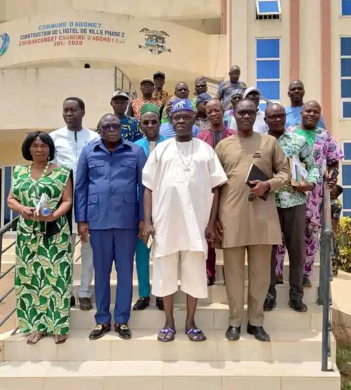 Renforcement de la collaboration entre les autorités locales et le gouvernement : le ministre conseiller Rachidi Gbadamassi au contact des élus communaux d’Abomey