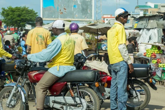 Bénin : un conducteur de taxi-moto drogué et dépouillé à Gbèdjromèdè