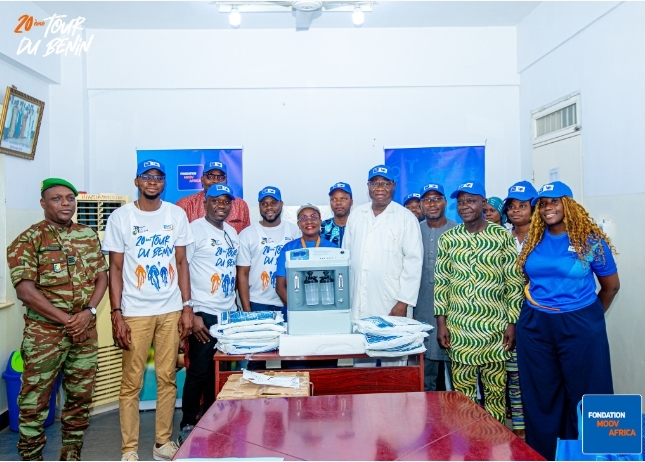 Parakou : la Fondation Moov Africa Bénin fait don d’un concentrateur d’oxygène et de moustiquaires à l’hôpital d’instruction des armées
