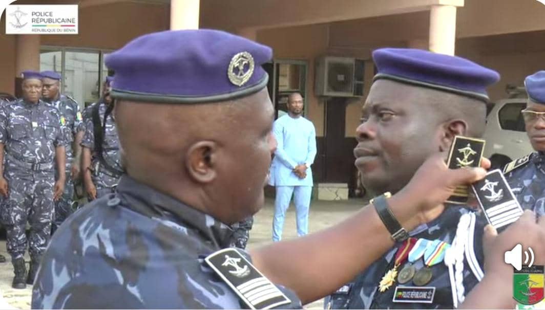 Police républicaine : 07 officiers promus aux grades supérieurs portent leurs nouveaux galons