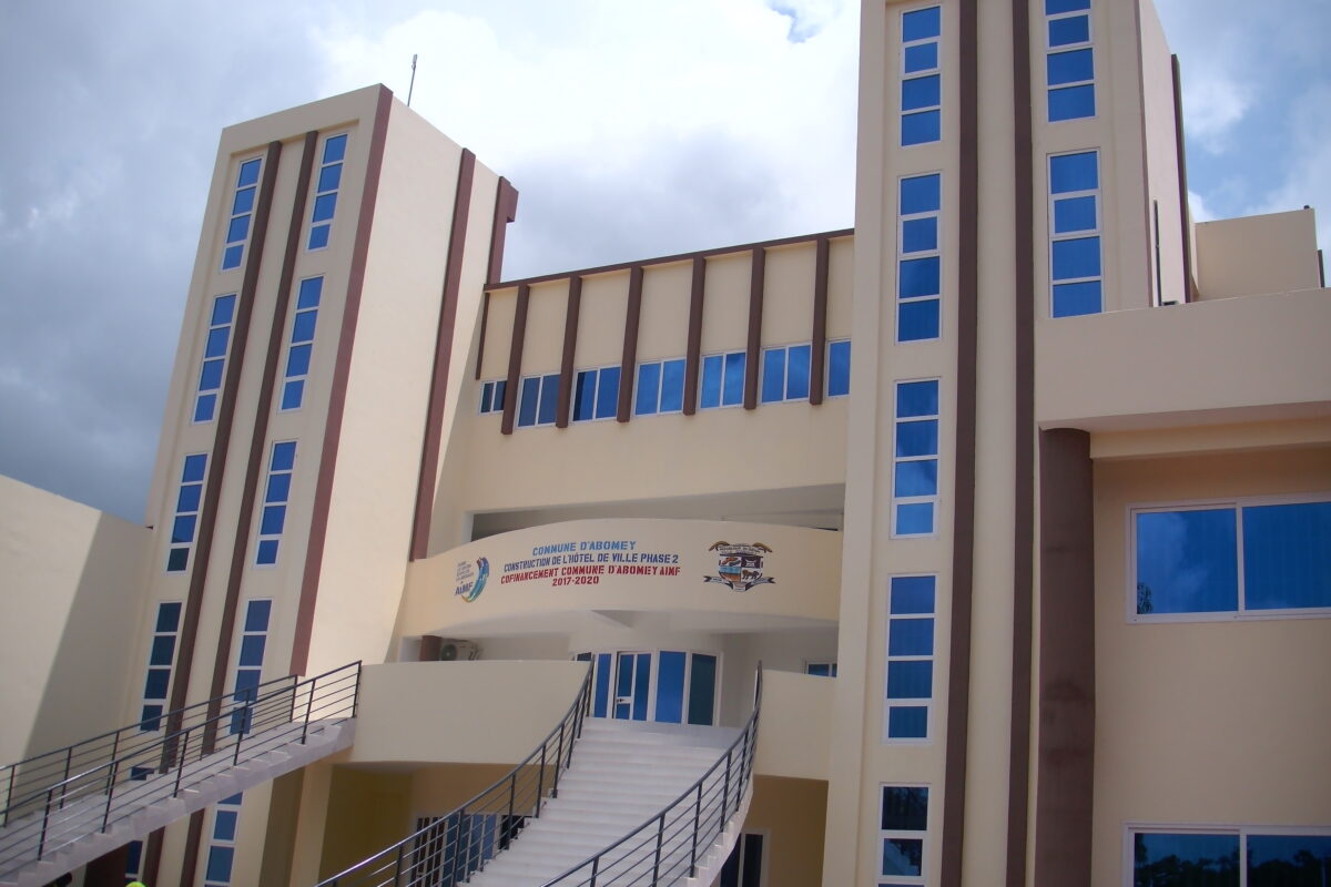 Lancement du Projet d’Assainissement Pluvial des Villes Secondaires à Abomey : le gouvernement béninois et le Conseil communal actent la réalisation de plusieurs infrastructures majeures