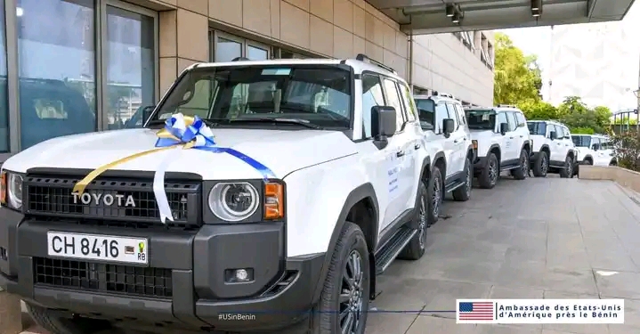 Renforcement du système judiciaire au Bénin : les États-Unis font don de matériels roulants au ministère de la justice