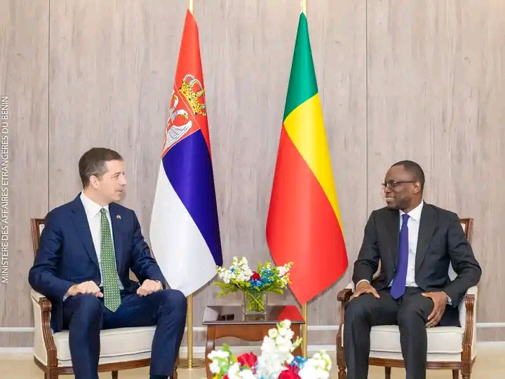 Diplomatie : le Bénin et la Serbie renforcent leur coopération bilatérale avec la signature d’un accord d’exemption de visa