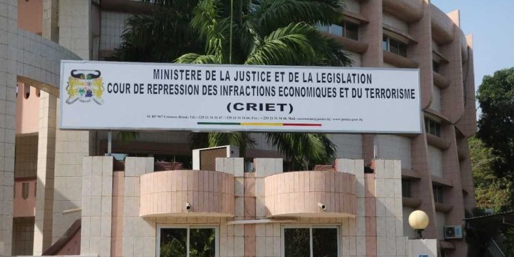 CRIET : un Nigérian arrêté à l’aéroport de Cotonou avec près de 10 kg de cocaïne risque 15 ans de prison