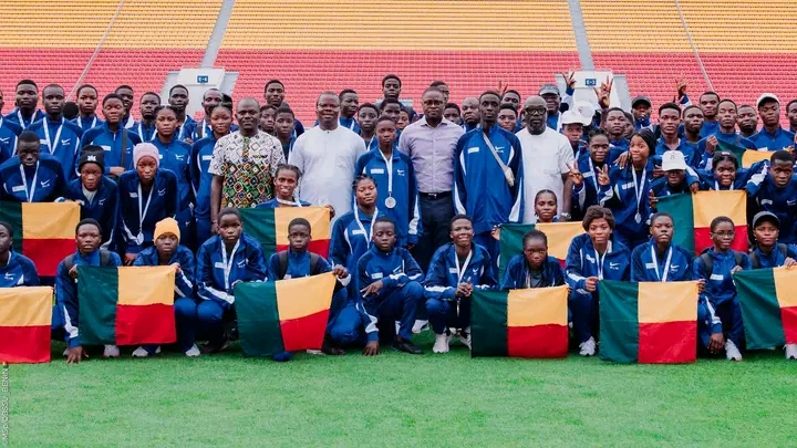 Jeux Africains Scolaires : les jeunes ambassadeurs béninois rentrent triomphants d’Algérie, des bourses mensuelles attribuées aux médaillés en guise de récompense