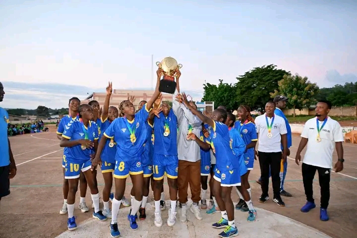 Handball – Phase finale du Championnat World Cola des Juniors, saison 2025 : Espoir HBC conserve sa couronne chez les garçons, Flowers HBC sacrée championne chez les filles