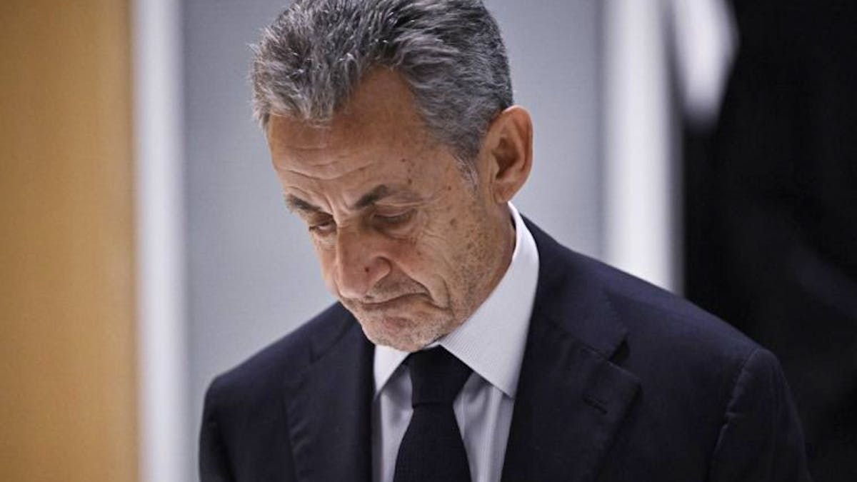 De l’Elysée à la cellule : Nicolas Sarkozy incarcéré après sa condamnation dans l’affaire du financement libyen