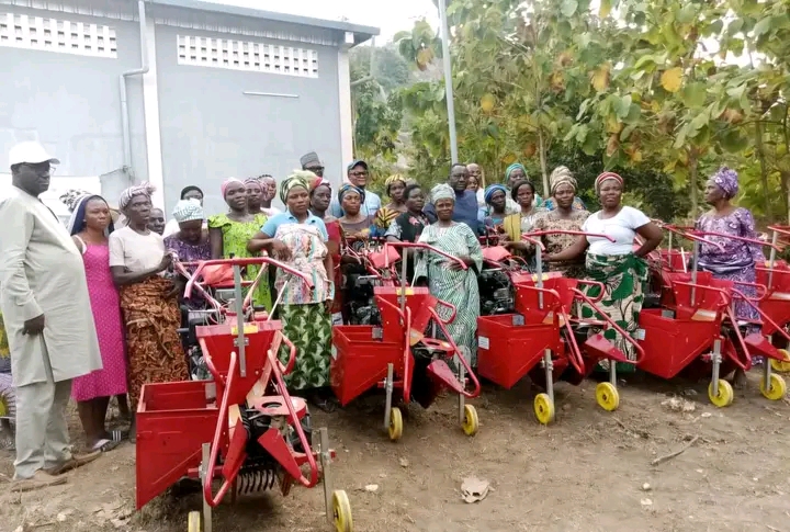 Projet de développement intégré des chaînes de valeurs agricoles : le gouvernement offre des équipements aux producteurs de Parakou et de Dassa