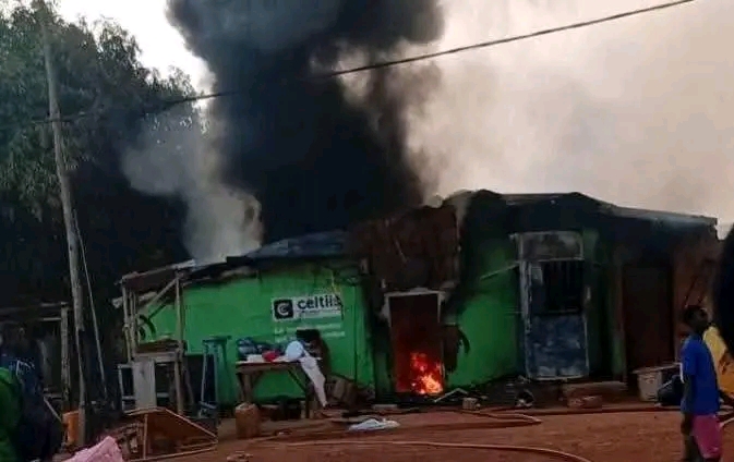 Drame à Bohicon : un violent incendie lié au kpayo ravage un bâtiment au carrefour Dako