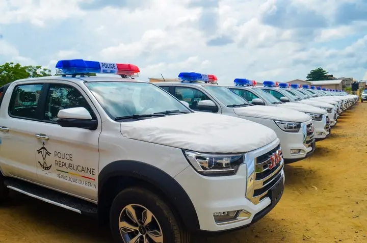 Coopération sécuritaire : la Chine dote la Police béninoise de véhicules et équipements modernes