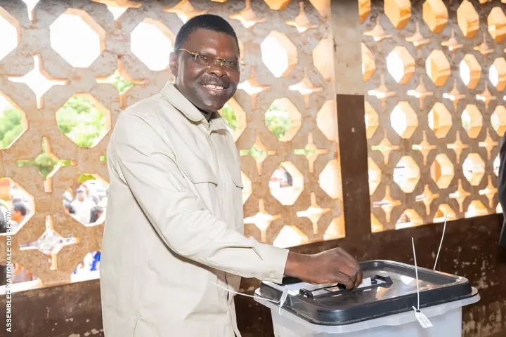 Présidentielle 2026 : Joseph Djogbénou vote à Abomey et salue la mobilisation citoyenne