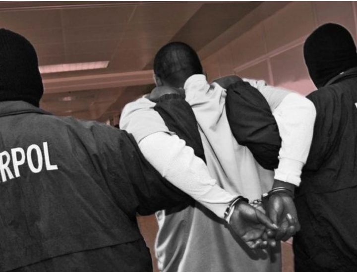 Lutte contre la criminalité transnationale : trois fugitifs de diverses nationalités arrêtés à Cotonou par le BCN-INTERPOL