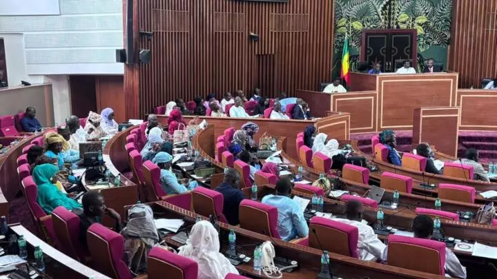 Sénégal : les députés adoptent une révision constitutionnelle, le président annonce un référendum