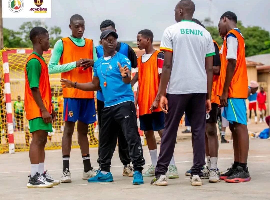 Handball – Tournoi International de Nantes 2026 : les Guépards U16 lancent leur préparation à Parakou, Barry Babatchéné fixe les priorités du stage
