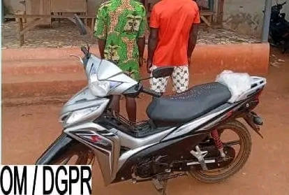 Zè : ils volent une moto, la vendent à 110 000 FCFA et finissent en garde à vue